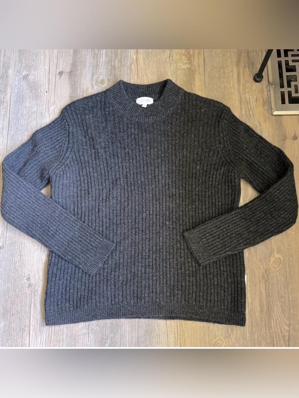 Espirt charcoal gray ribbed knit sweater